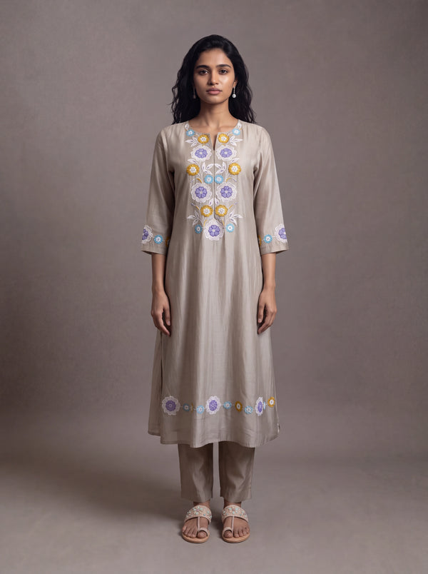 Grey chanderi kurta set with floral patchwork and khat embroidery