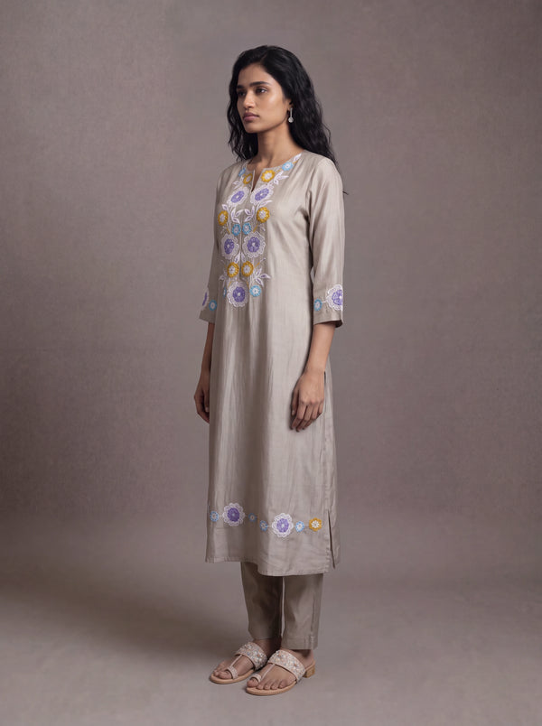 Grey chanderi kurta set with floral patchwork and khat embroidery