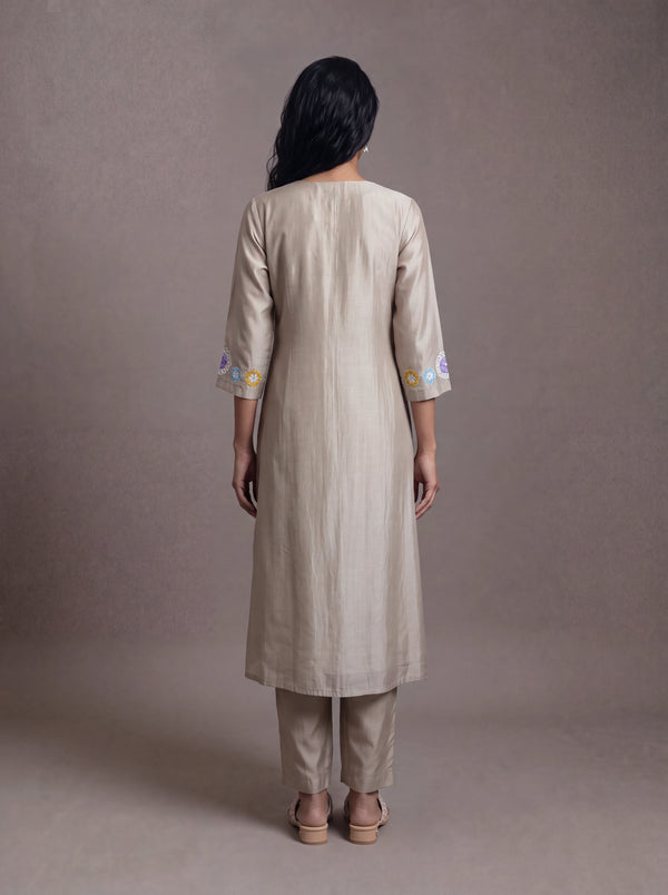Grey chanderi kurta set with floral patchwork and khat embroidery
